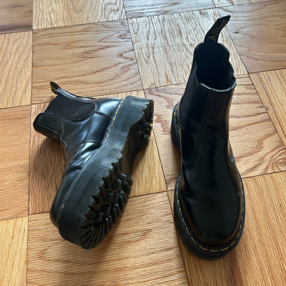 Dr. Martens 2976 Smooth Leather Platform Chelsea Boots